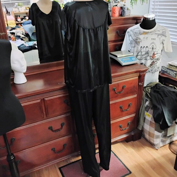 Black 2 Pc Satin Finish Top & Pants Polyester Sleepwear - Picture 4 of 5